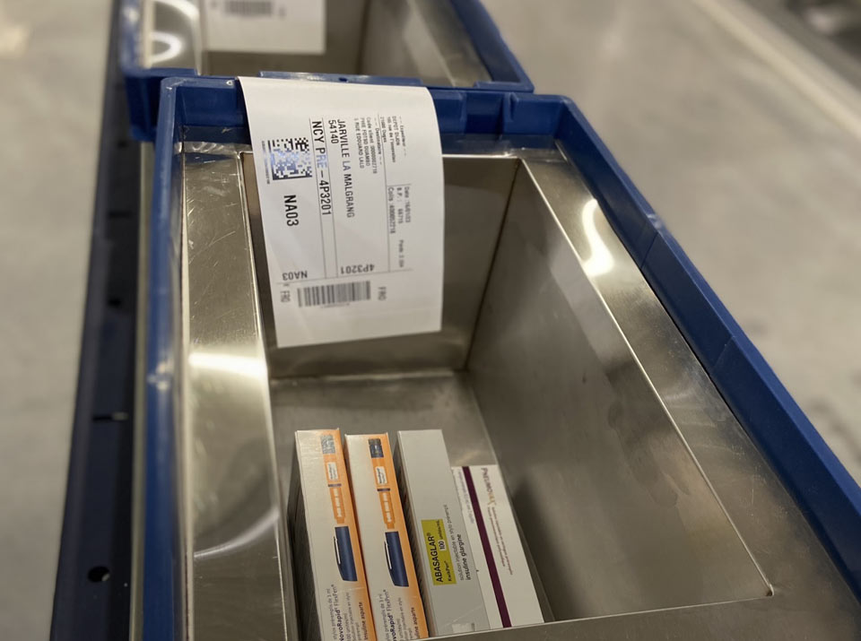 Kleine Stare Kühlbox für temperaturgeführte Logistik von Pharmaka, kleinere temperaturstabile STARE Box zum Kühlen von Medikamenten