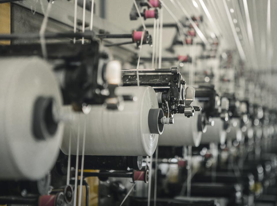 Anlage zur Herstellung von Textilgarnen aus Recyclingmaterial, Fabrik zur Herstellung von recycelten Garnen